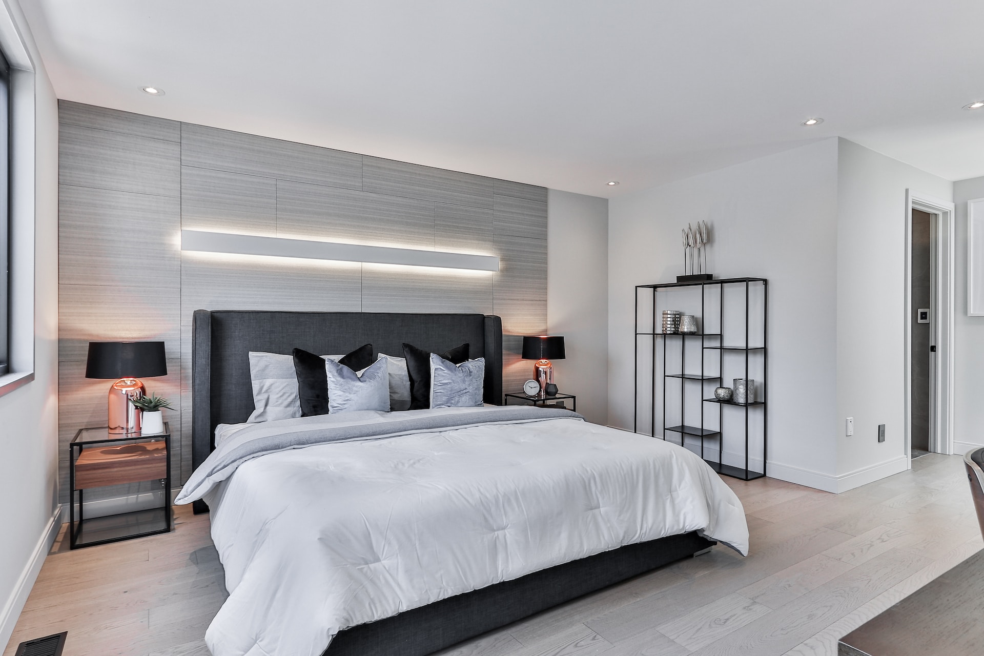 Wybór idealnego łóżka – poradnik dla osób poszukujących komfortu i stylu